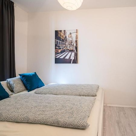 Helle Wohnung In Sudenburg Mit Balkon - Wlan, 4 Schlafplaetze マクデブルク エクステリア 写真