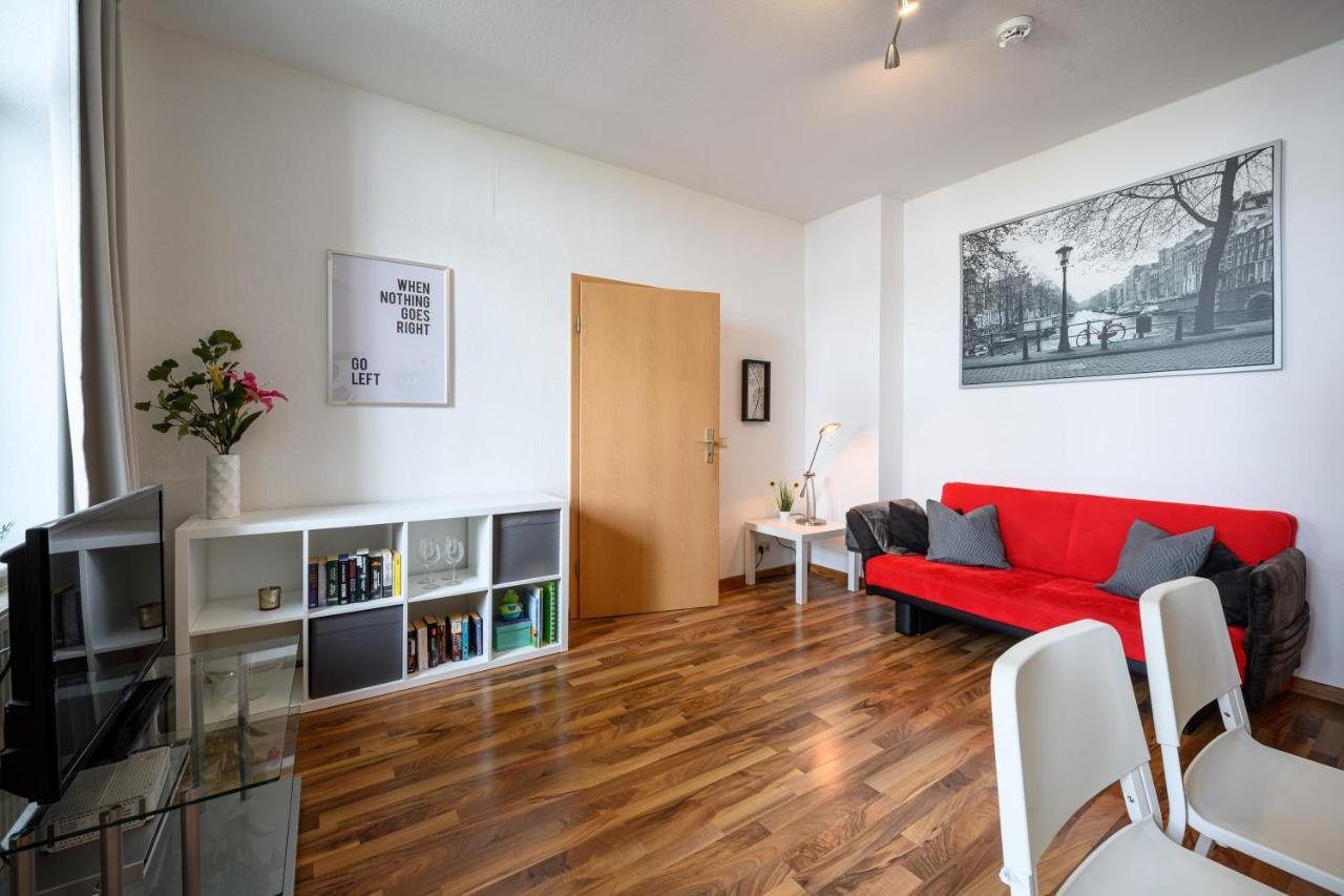 Helle Wohnung In Sudenburg Mit Balkon - Wlan, 4 Schlafplaetze マクデブルク エクステリア 写真