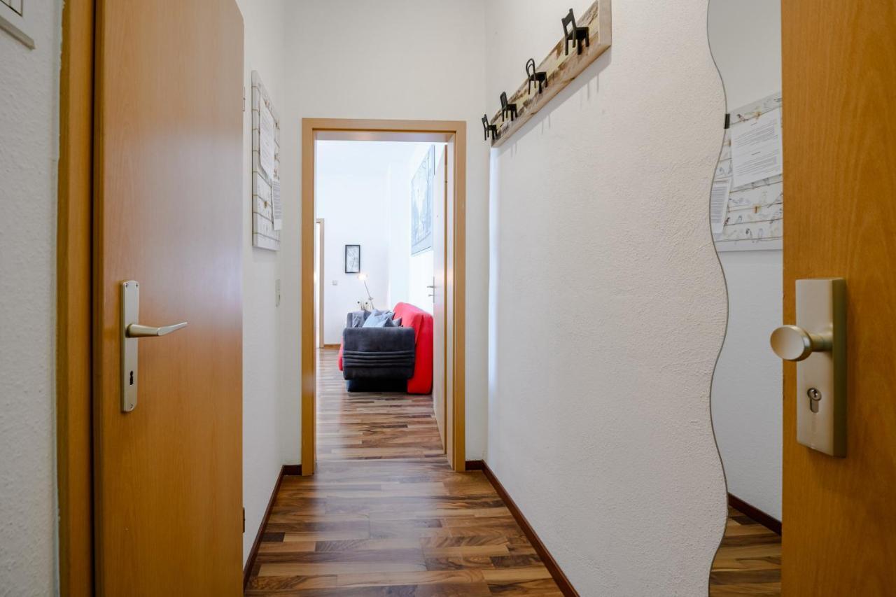 Helle Wohnung In Sudenburg Mit Balkon - Wlan, 4 Schlafplaetze マクデブルク エクステリア 写真