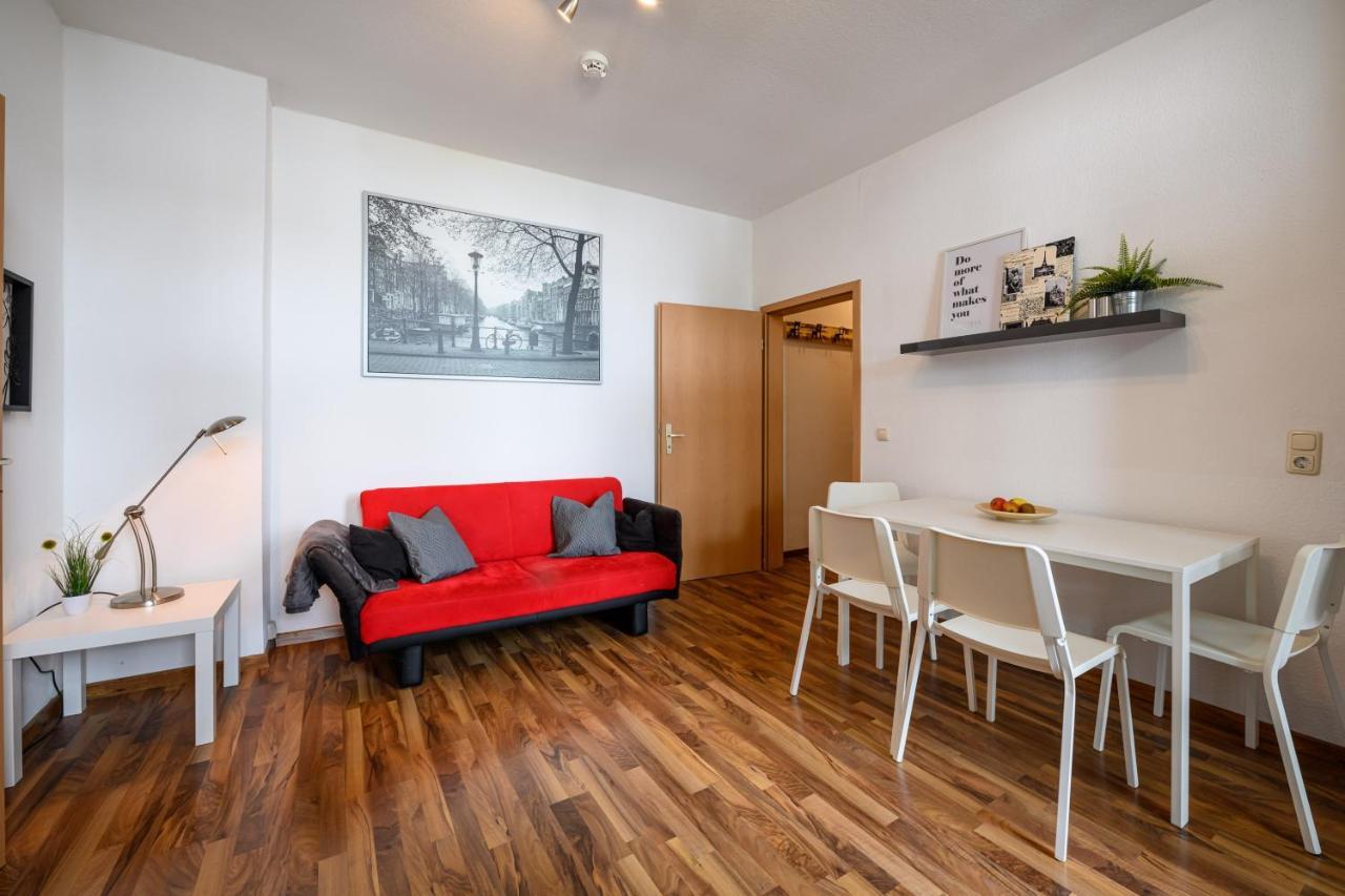 Helle Wohnung In Sudenburg Mit Balkon - Wlan, 4 Schlafplaetze マクデブルク エクステリア 写真