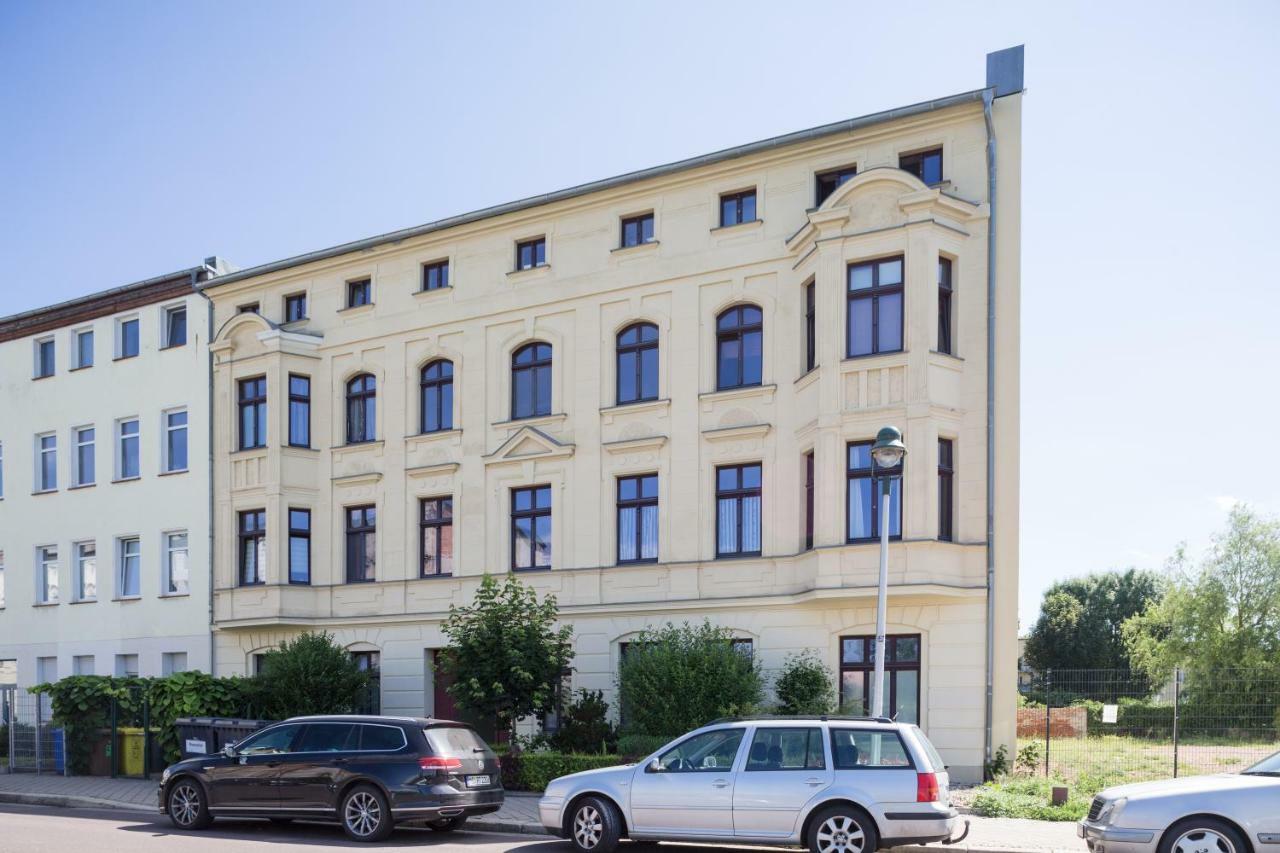 Helle Wohnung In Sudenburg Mit Balkon - Wlan, 4 Schlafplaetze マクデブルク エクステリア 写真